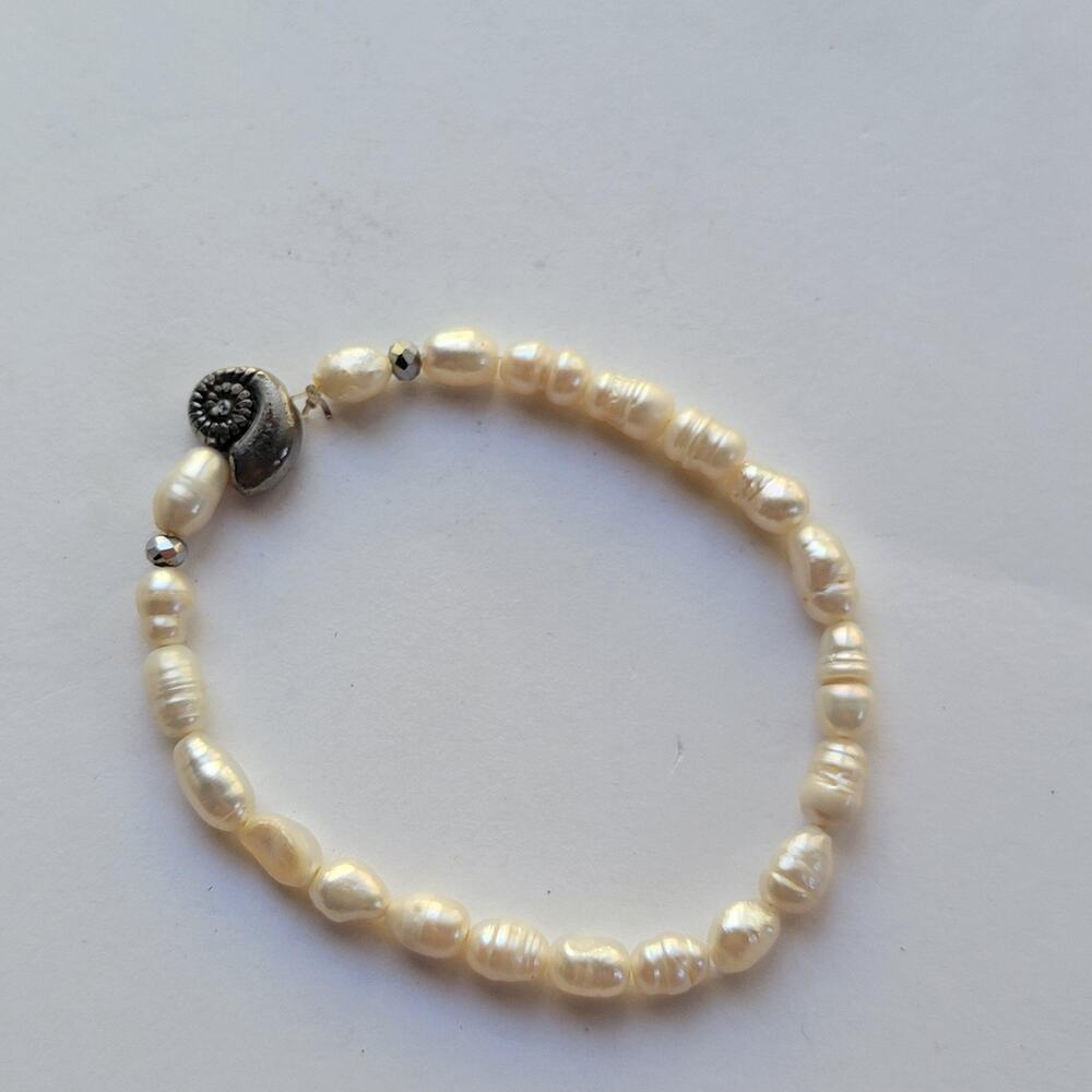 White Freshwater Pearl Beaded Bracelet Sea Life Shell Charm Stretch Jewelry Gift - Picture 2 of 16